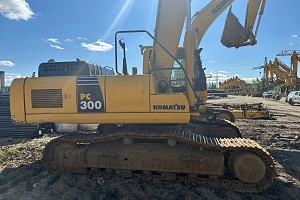 KOMATSU PC300-8M0 